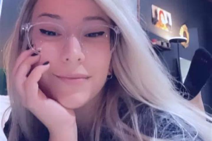 Sadie, 28, a blonde amber-eyed mixed companion based in Rambrouch. Offering BDSM, CIM, Erotic Massage. Available for incall and outcall, day and evening dates.