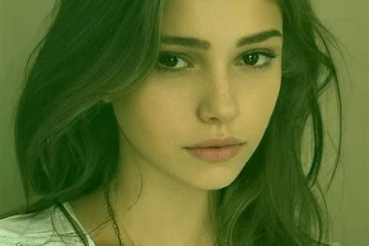 Sadie, 28, a chestnut grey-eyed slavic companion based in Bambui. Offering Couples, Fetish, Tantra, Erotic Massage, Roleplay. Available for incall and outcal...
