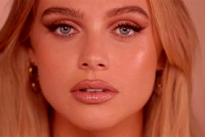Sadie, 28, a platinum blonde blue-eyed ebony companion based in Mandera. Offering Roleplay, A-Level, Striptease, Deep French Kissing, Party Girl. Available f...