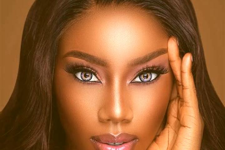 Sadie, 29, a chestnut blue-eyed ebony companion based in Macachin. Offering Tantra, OWO. Available for incall and outcall, overnight bookings available.