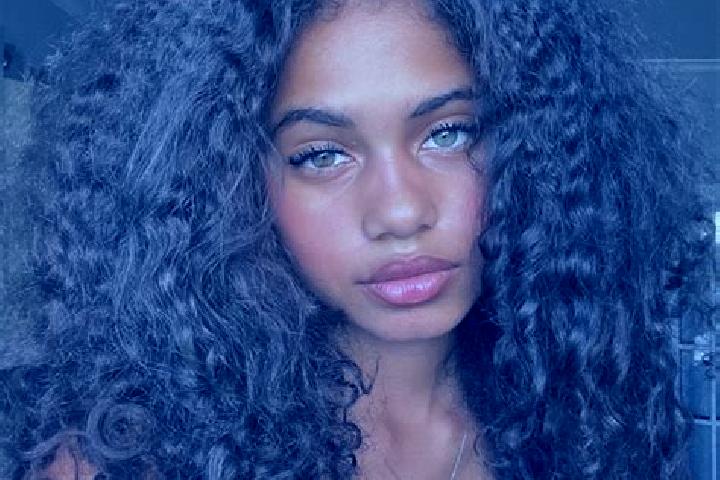 Sadie, 30, a black amber-eyed ebony companion based in Papiu Ilarian. Offering Dinner Date, Domination, Girlfriend Experience. Available for incall and outca...