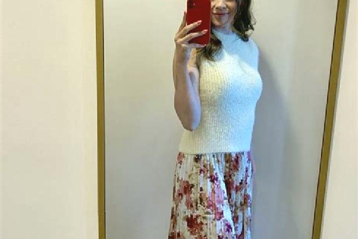 Sadie, 30 — Escort in Kirsanov, Russia