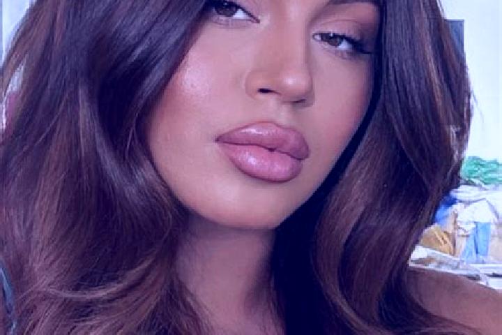 Sadie, 31, a auburn brown-eyed latina companion based in Vampolieri l. Offering Erotic Massage, Fetish, Striptease. Available for incall and outcall, overnig...