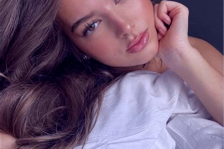 Sadie, 31, a chestnut dark-eyed latina companion based in Dudchany. Offering CIM, BDSM, GFE, Erotic Massage. Available for incall and outcall, overnight book...