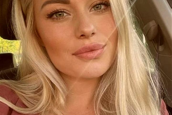 Sadie, 33, a blonde hazel-eyed caucasian companion based in Carrolltown. Offering Duos, Tantra, BDSM. Available for incall and outcall, day and evening dates.