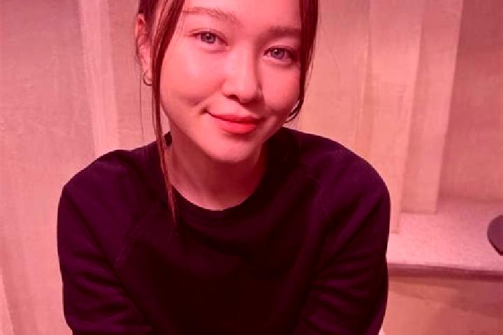 Sadie, 33, a dark blonde blue-eyed asian companion based in Montecorto. Offering GFE, Massage, Dinner Date. Available for incall and outcall, day and evening...