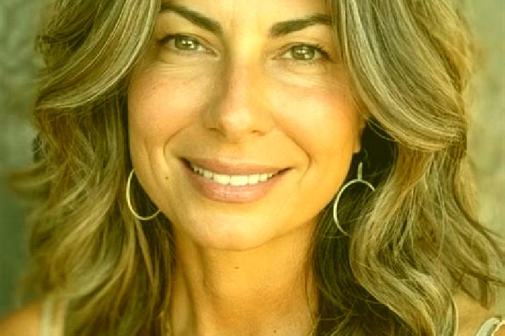 Sadie, 34, a brunette grey-eyed european companion based in Sur. Offering GFE, Duos, Tantra. Available for incall and outcall, overnight bookings available.