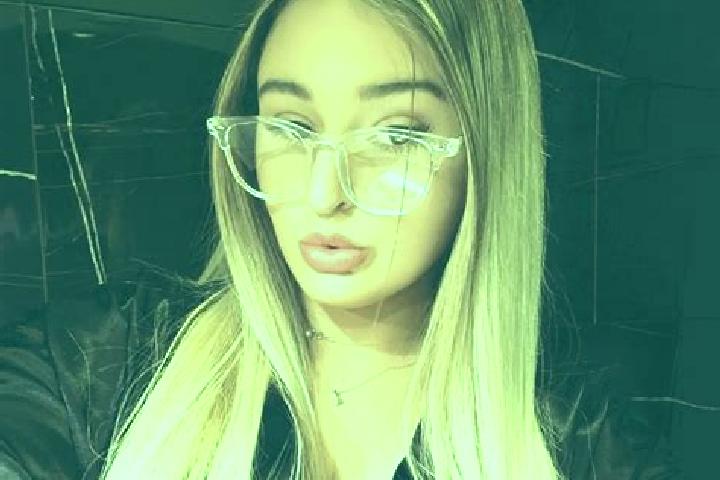 Sadie, 34 — Escort in Poiana Seciuri, Romania