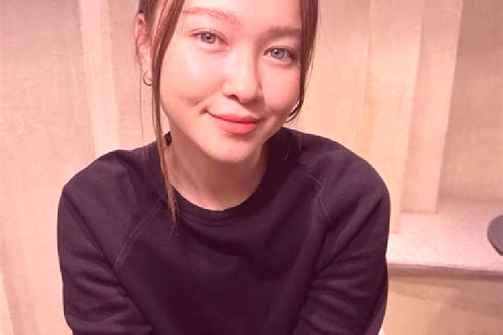 Sadie, 35, a auburn blue-eyed asian companion based in Sieu. Offering Prostate Massage, Roleplay, Erotic Massage. Available for incall and outcall, overnight...