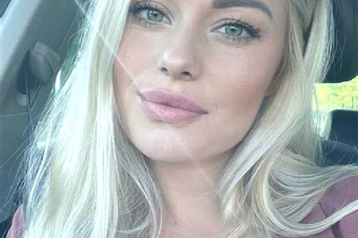 Sadie, 36, a blonde hazel-eyed indian companion based in Tokuslar. Offering Massage, Fetish, Girlfriend Experience, A-Level, Striptease. Available for incall...
