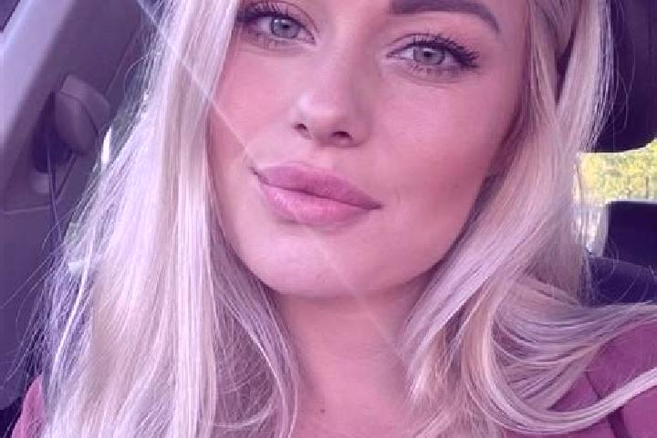 Sadie, 36, a blonde hazel-eyed mediterranean companion based in Minehead. Offering 69, Prostate Massage, BDSM. Available for incall and outcall, day and even...