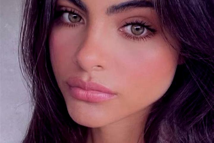 Sadie, 36, a brunette dark-eyed caucasian companion based in Le Vaudreuil. Offering Duos, GFE. Available for incall and outcall, day and evening dates.