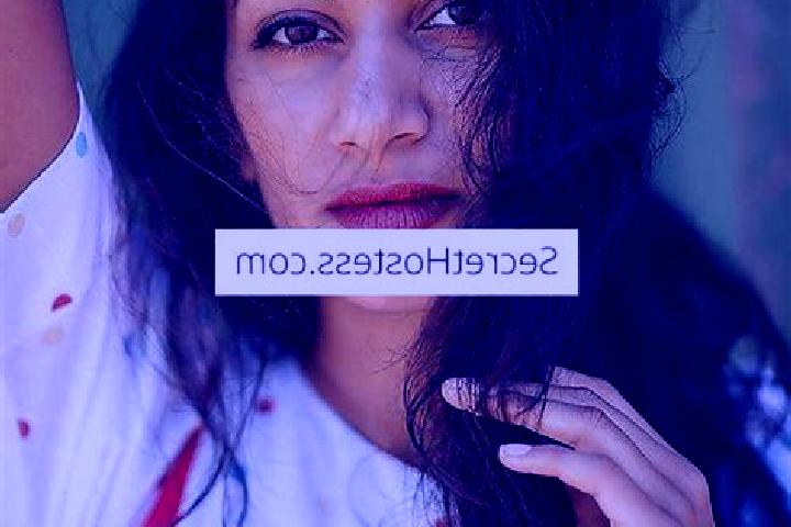 Sadie, 38, a black grey-eyed indian companion based in Catolandia. Offering Domination, Dinner Date, OWO, CIM. Available for incall and outcall, day and even...