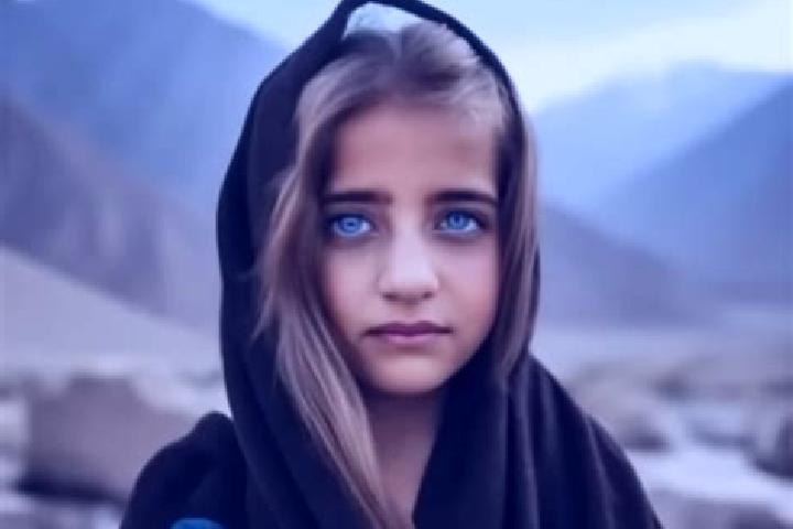 Sadie, 38, a red dark-eyed middle eastern companion based in Grafelfing. Offering BDSM, Fetish, Dinner Date. Available for incall and outcall, overnight book...
