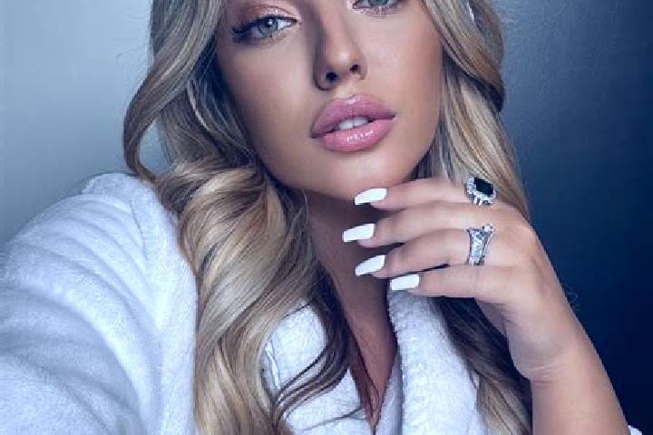 Sadie, 39, a blonde amber-eyed latina companion based in Kakkalapalle. Offering Travel Companion, Overnight, Party Girl, CIM, Roleplay. Available for incall ...