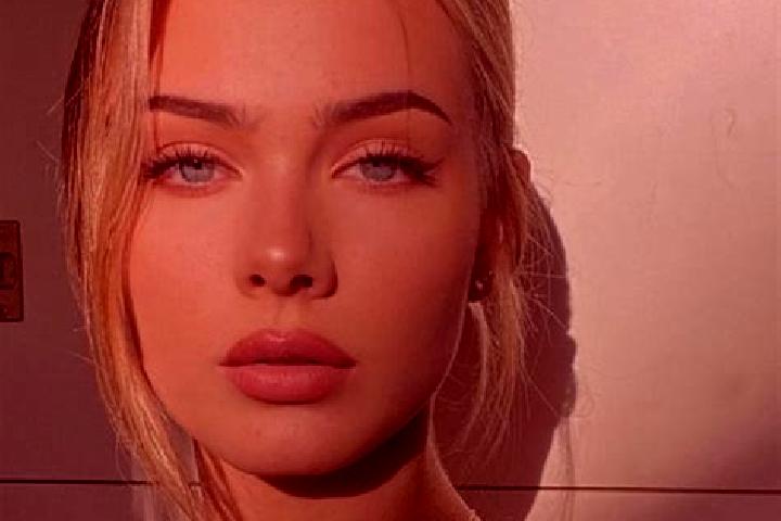 Sadie, 39, a dark blonde dark-eyed european companion based in Stanbridge. Offering Deep French Kissing, Couples, CIM, Girlfriend Experience, Travel Companio...