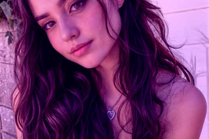 Sage, 22, a auburn hazel-eyed middle eastern companion based in Carvico. Offering Duos, Massage, Erotic Massage. Available for incall and outcall, day and ev...