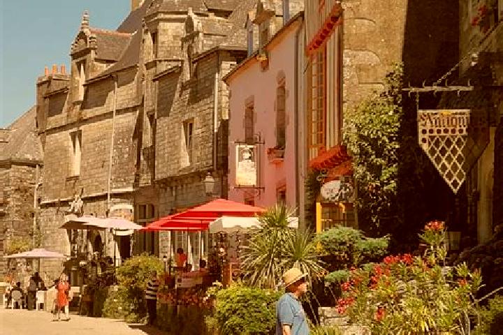 Sage, 22 — Escort in Rochefort-en-Terre, France