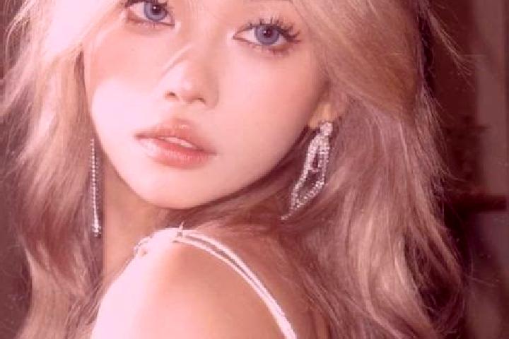 Sage, 23, a blonde blue-eyed asian companion based in Oestii Ungureni. Offering Tantra, Duos, GFE. Available for incall and outcall, day and evening dates.