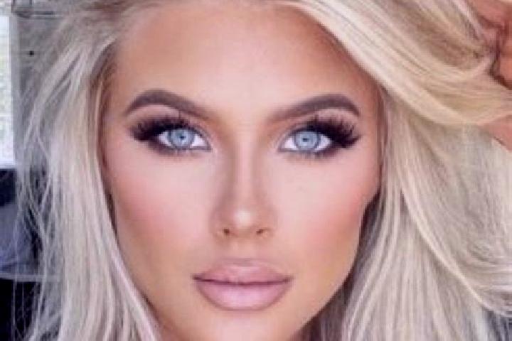 Sage, 23, a platinum blonde amber-eyed asian companion based in Savonnieres-devant-Bar. Offering OWO, CIM, Roleplay, Striptease. Available for incall and out...