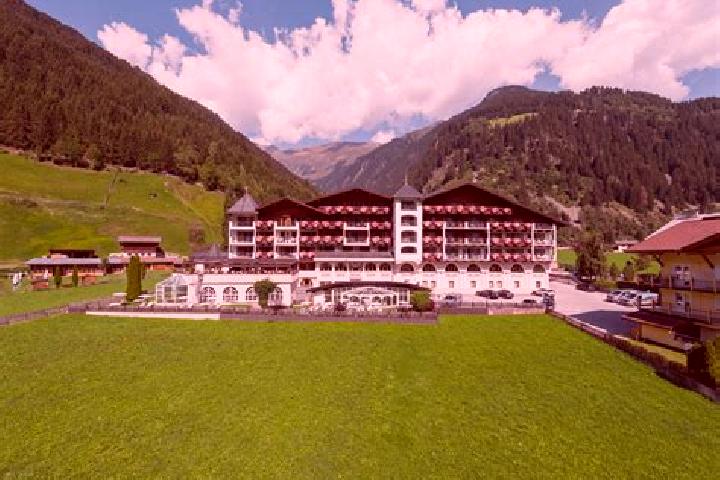 Sage, 23 — Escort in Neustift bei Guessing, Austria