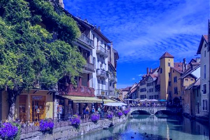 Sage, 24 — Escort in Verze, France