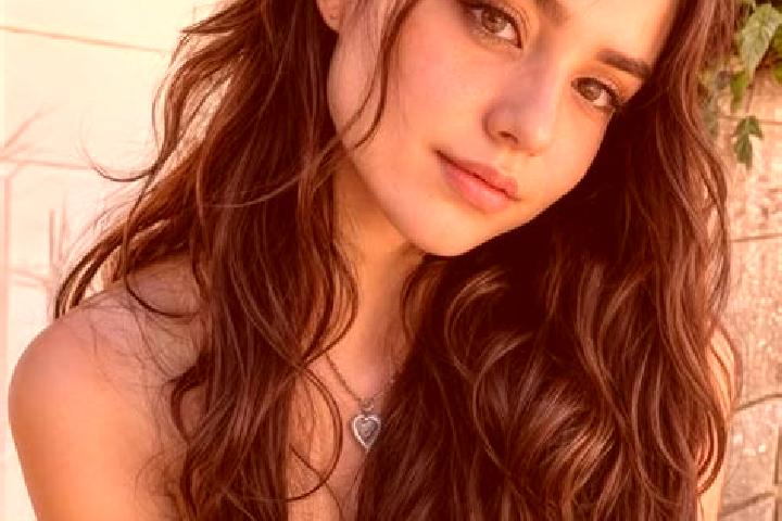 Sage, 25, a auburn grey-eyed middle eastern companion based in Gignod. Offering Dinner Date, Tantra, Erotic Massage, Travel Companion. Available for incall a...