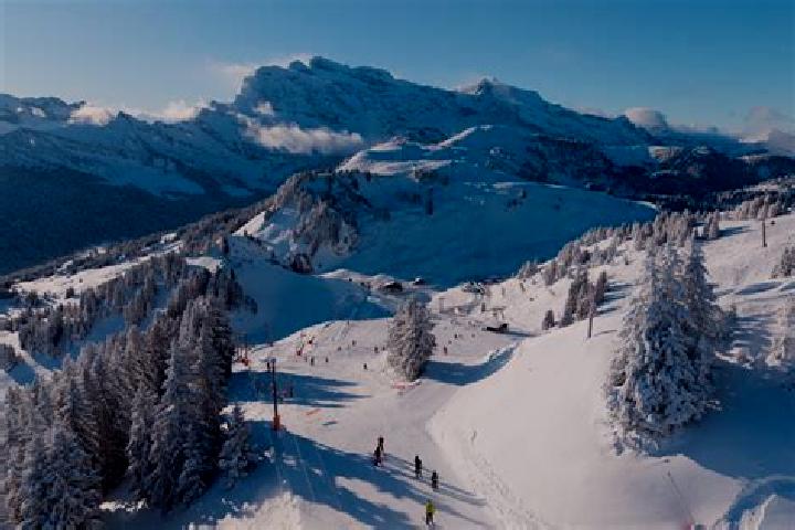 Sage, 25 — Escort in Villars, France