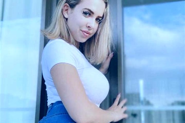Sage, 26, a blonde amber-eyed latina companion based in Cendejas de la Torre. Offering A-Level, Erotic Massage, 69. Available for incall and outcall, overnig...