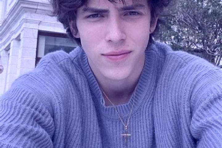 Sage, 27, a brunette grey-eyed slavic companion based in Al Ghanayim. Offering Couples, Duos, Overnight, Roleplay. Available for incall and outcall, overnigh...