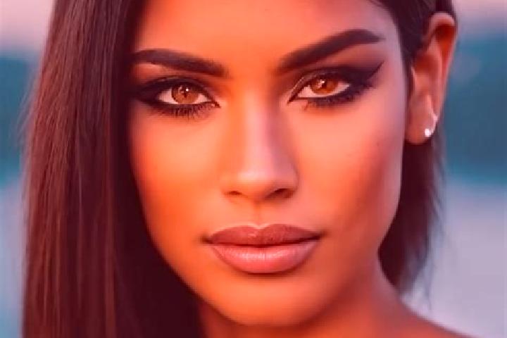 Sage, 28, a auburn dark-eyed latina companion based in Kamnik. Offering BDSM, 69, Overnight. Available for incall and outcall, day and evening dates.