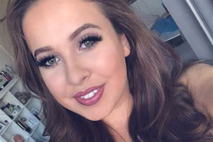 Sage, 28, a brunette grey-eyed slavic companion based in Apple Creek. Offering Couples, 69, Striptease. Available for incall and outcall, day and evening dates.