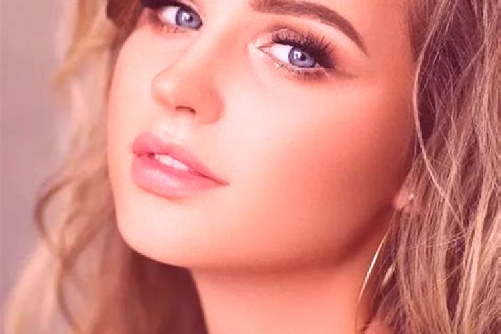 Sage, 29, a dark blonde blue-eyed middle eastern companion based in Charlbury. Offering Couples, CIM, Deep French Kissing, BDSM. Available for incall and out...