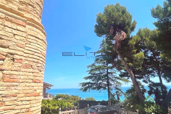 Sage, 29 — Escort in Silvi Paese, Italy