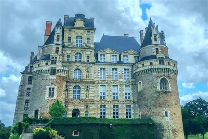Sage, 30 — Escort in Brissac-Quince, France