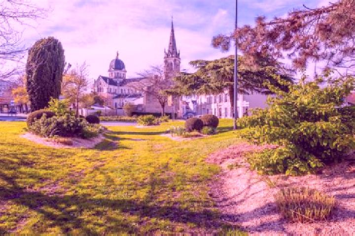 Sage, 30 — Escort in Pouligny-Notre-Dame, France