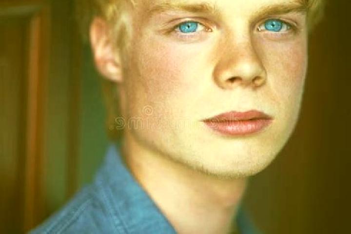 Sage, 33, a blonde blue-eyed middle eastern companion based in Umred. Offering OWO, Striptease, Dinner Date, Erotic Massage. Available for incall and outcall...