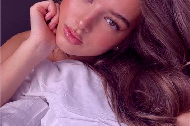 Sage, 33, a chestnut hazel-eyed latina companion based in Elche de la Sierra. Offering Massage, Fetish, Tantra. Available for incall and outcall, overnight b...