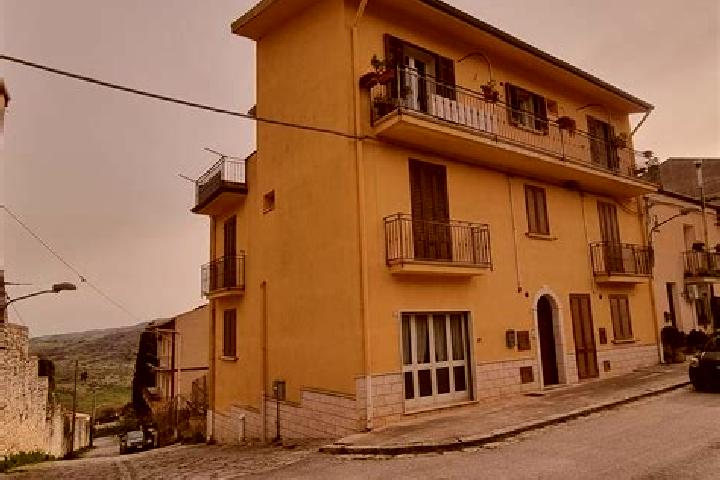 Sage, 33 — Escort in Chiusa Sclafani, Italy