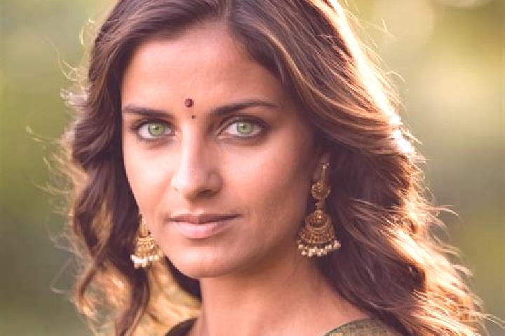 Sage, 35, a brunette green-eyed indian companion based in Mpigi. Offering Dinner Date, Roleplay, CIM. Available for incall and outcall, day and evening dates.