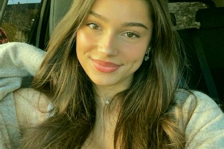Sage, 36, a brunette blue-eyed mixed companion based in Monteria. Offering Roleplay, A-Level, Massage. Available for incall and outcall, day and evening dates.