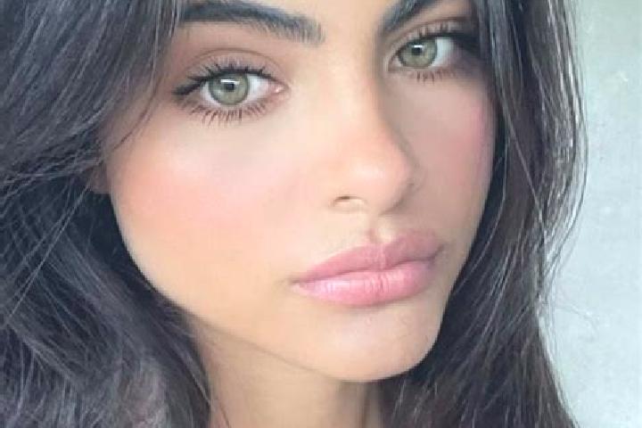 Scarlett, 20, a auburn amber-eyed indian companion based in Summerside. Offering Prostate Massage, Roleplay, Massage. Available for incall and outcall, day a...