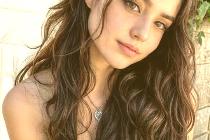 Scarlett, 20, a auburn hazel-eyed mixed companion based in Assangbadji. Offering BDSM, OWO, GFE, Dinner Date. Available for incall and outcall, day and eveni...