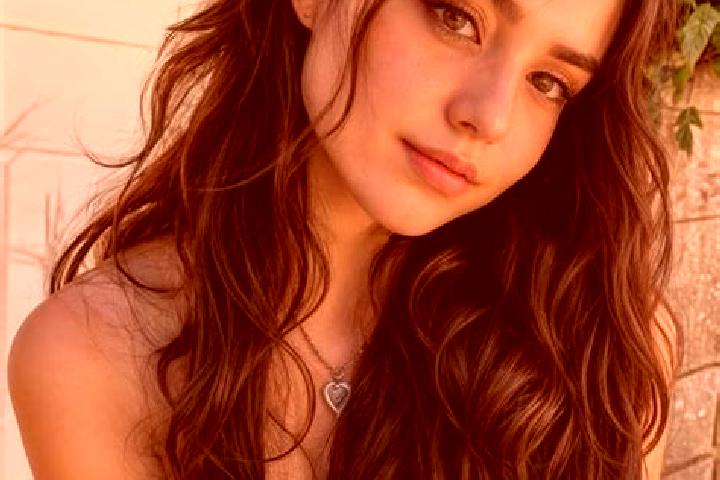 Scarlett, 20, a brunette hazel-eyed mixed companion based in Mayhan. Offering Roleplay, Prostate Massage, A-Level, OWO. Available for incall and outcall, ove...
