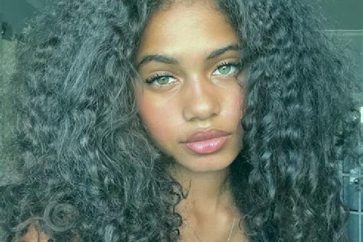 Scarlett, 20, a chestnut blue-eyed ebony companion based in Alum Creek. Offering Fetish, BDSM, Erotic Massage, Girlfriend Experience. Available for incall an...