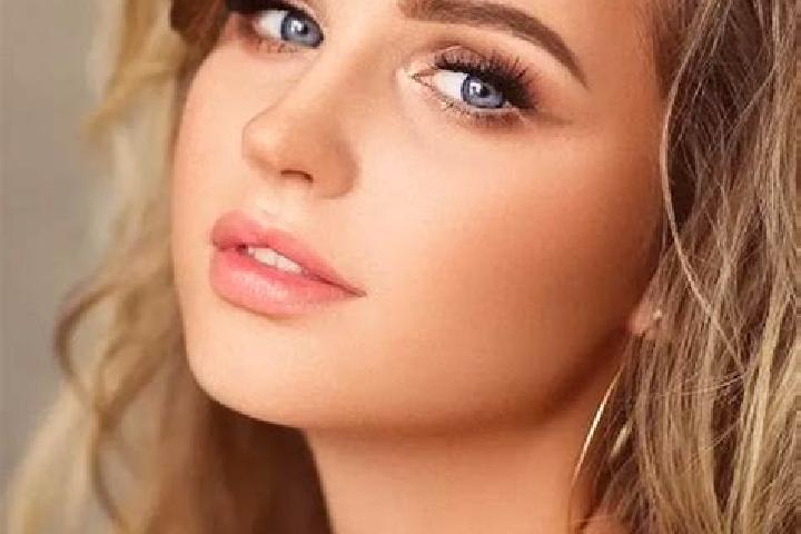 Scarlett, 20, a dark blonde blue-eyed mediterranean companion based in Mrauk U. Offering CIM, Couples, Duos, Girlfriend Experience. Available for incall and ...