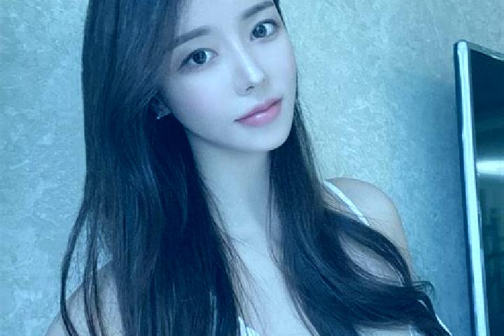Scarlett, 20 — Escort in Sanbei, China