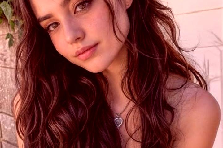 Scarlett, 21, a auburn hazel-eyed middle eastern companion based in Butulan. Offering Striptease, Couples, Massage, 69, Tantra. Available for incall and outc...