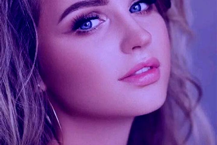 Scarlett, 21, a dark blonde blue-eyed mediterranean companion based in Atlantida. Offering Duos, Girlfriend Experience, Erotic Massage. Available for incall ...