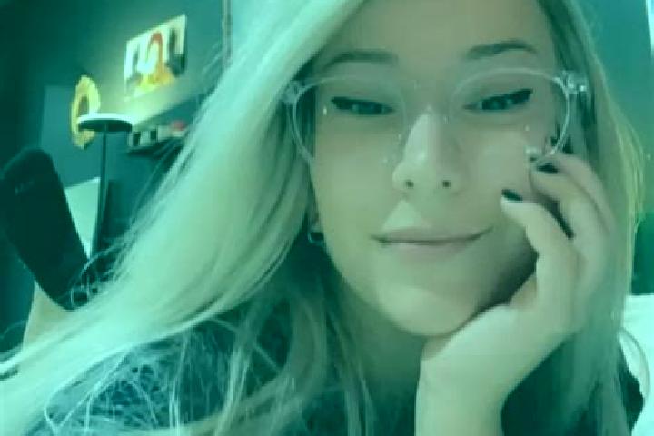 Scarlett, 21, a platinum blonde dark-eyed european companion based in San Giovanni in Galdo. Offering Deep French Kissing, 69. Available for incall and outca...